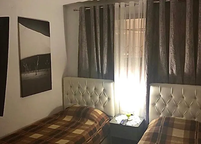 Cozy Haven In The Most Popular Area In The City!!!